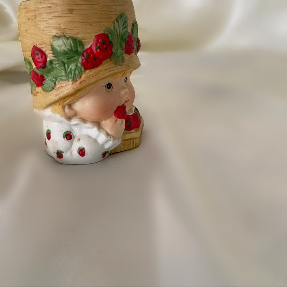 Vintage 80s sweet keepers porcelain strawberry girl figurine vase home decor - Picture 2 of 4
